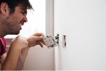 เปรียบเทียบห้องคอนโดก่อนและหลังรีโนเวทเป็นสตูดิโอมินิมอล
